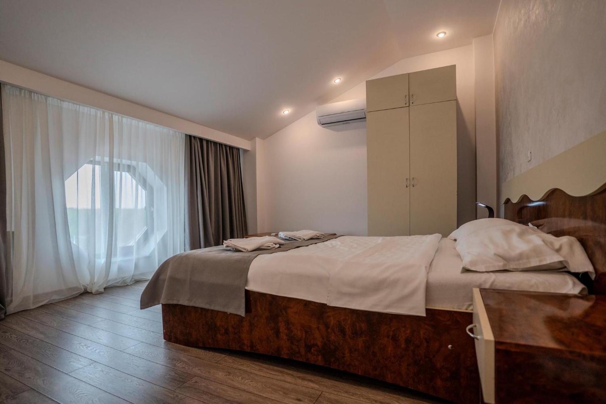 Hotel Emi Mihail Kogalniceanu Екстер'єр фото