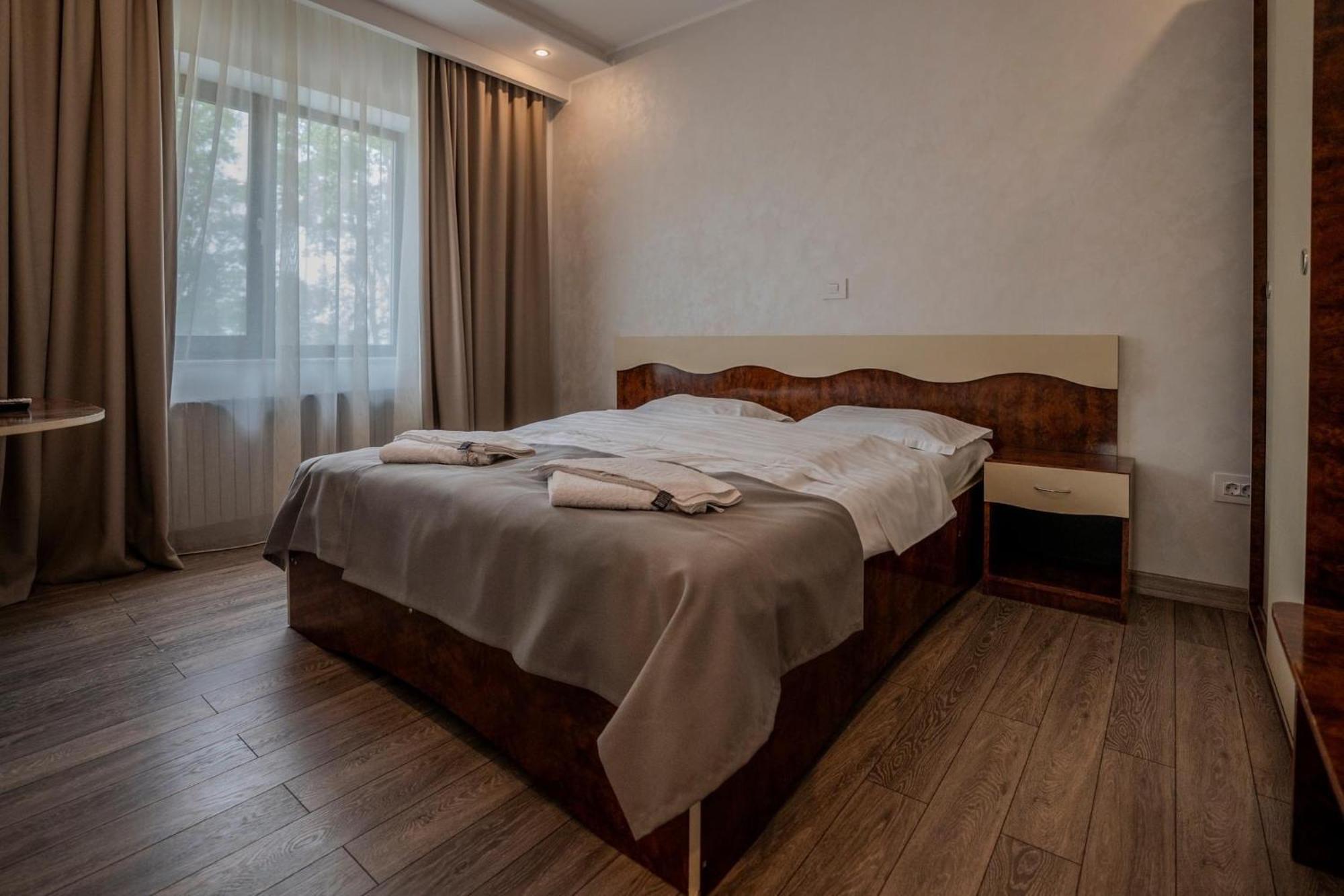 Hotel Emi Mihail Kogalniceanu Екстер'єр фото